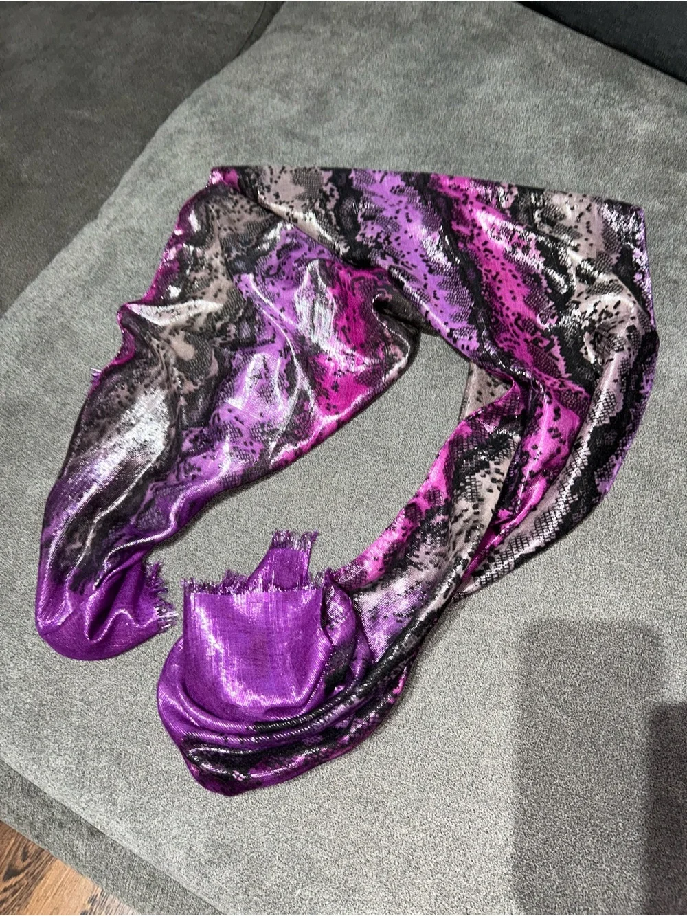 Vintage Apt. 9 Purple/ Black Patterned Women's Scarf/Wrap/Pashmina-metallic